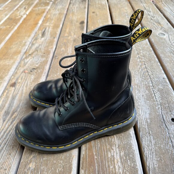 EUC Dr. Martens 11821 Smooth Black Leather Lace Up Boots in Women's 10/EU 42 - Picture 5 of 13